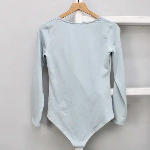 Linmon Light Blue Long Sleeve Plunging Deep V-Neckline Bodysuit Size Large - Picture 2 of 5